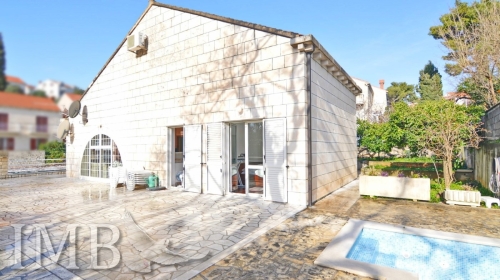 Kuća 274 m2 s bazenom i prostranom okućnicom na poželjnoj lokaciji nadomak Dubrovnika